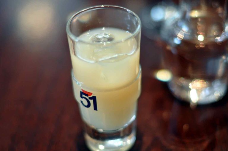 Un verre de mauresque, eau-pastis-orgeat
