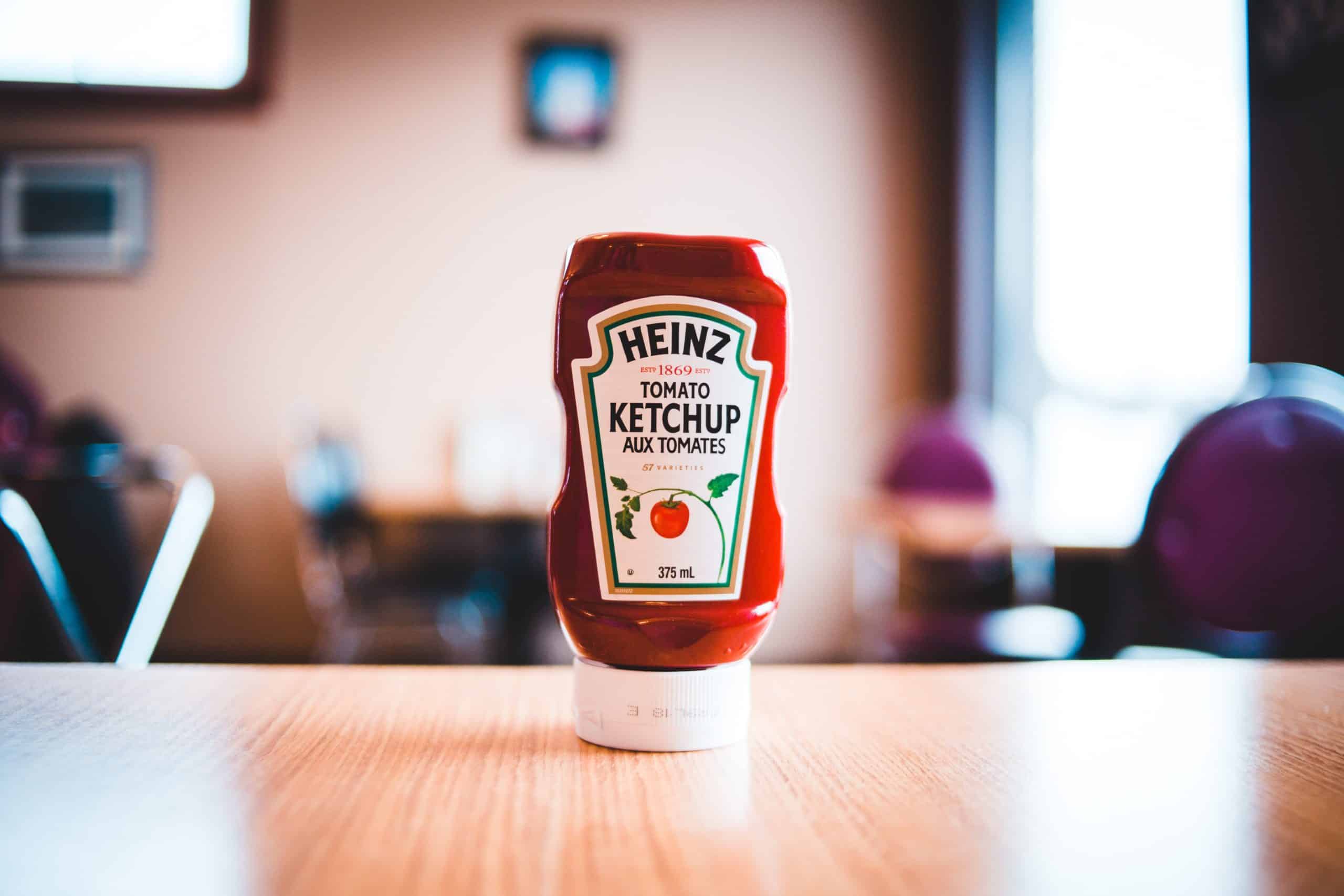 Une bouteille de ketchup Heinz